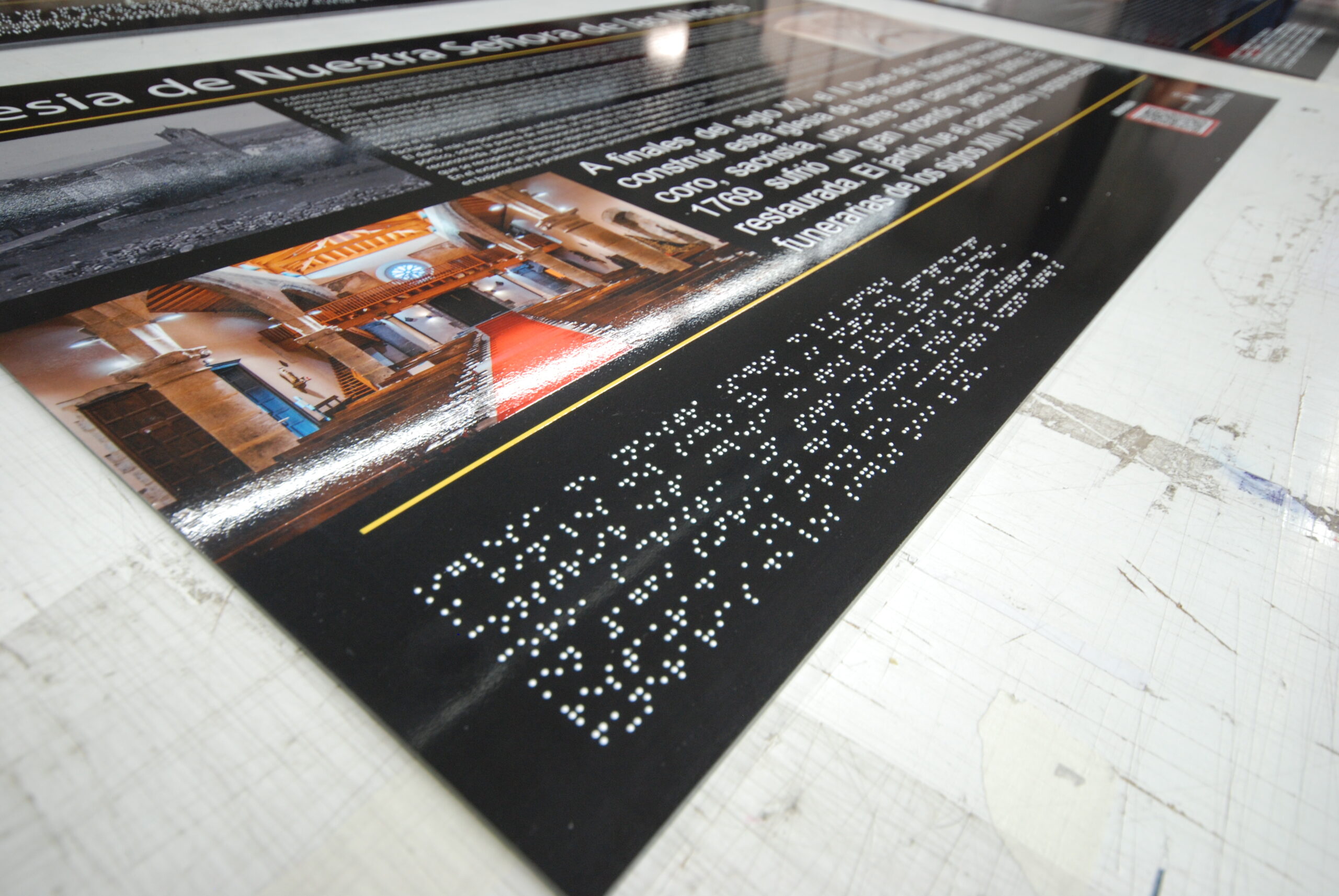 Señalética accesible en braille para espacios patrimoniales en Madrid