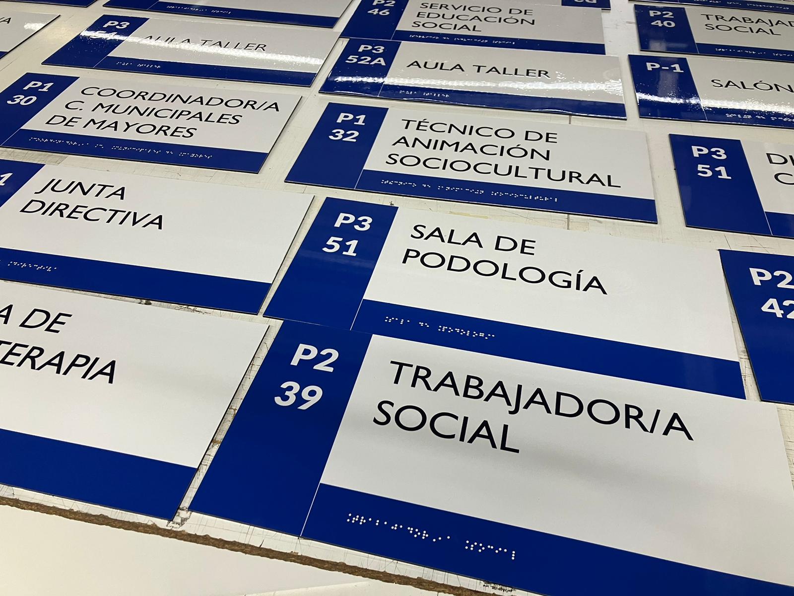 Carteles en braille en Madrid: señalética accesible en el Centro de Servicios Sociales Guindalera